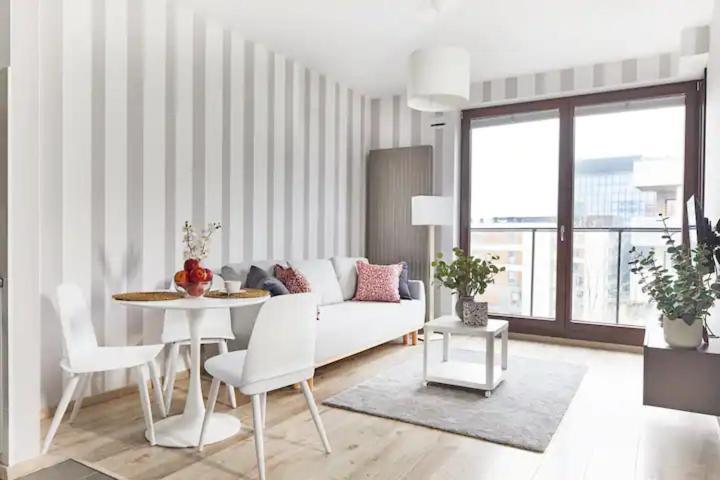 P&O Serviced Apartments Siedmiogrodzka III วอร์ซอ ภายนอก รูปภาพ